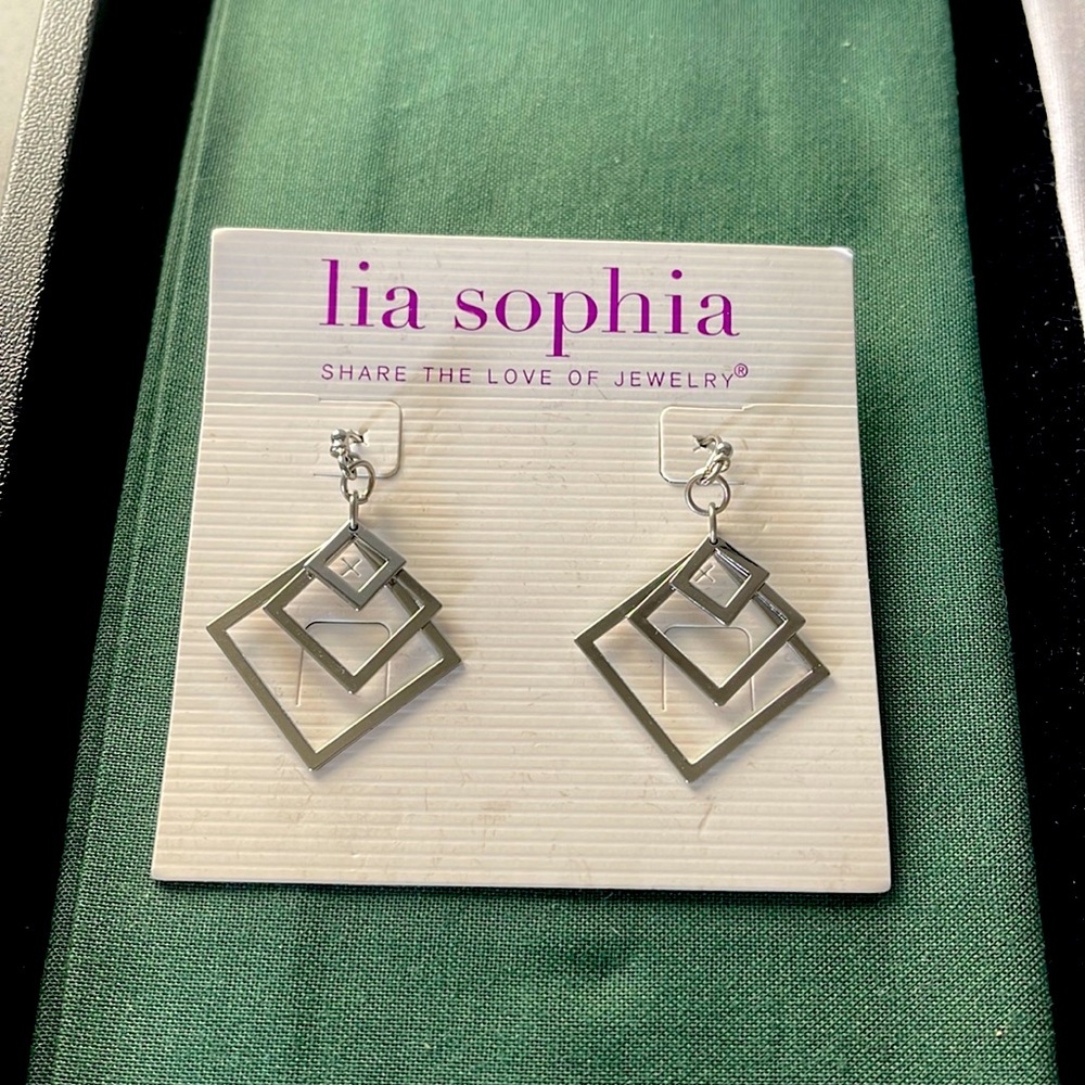 3/$25 🍀NWOT Lia Sophia silver earrings